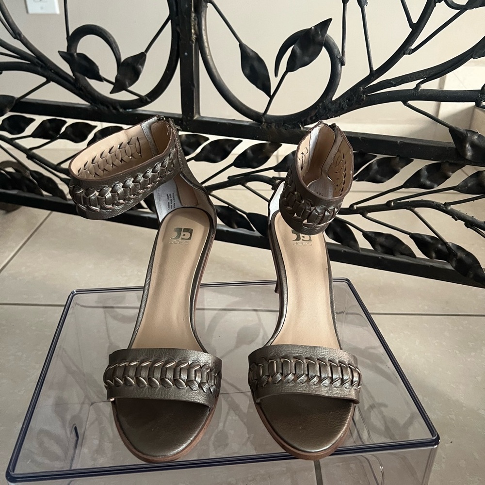 Elegant Bronze Women Sandals